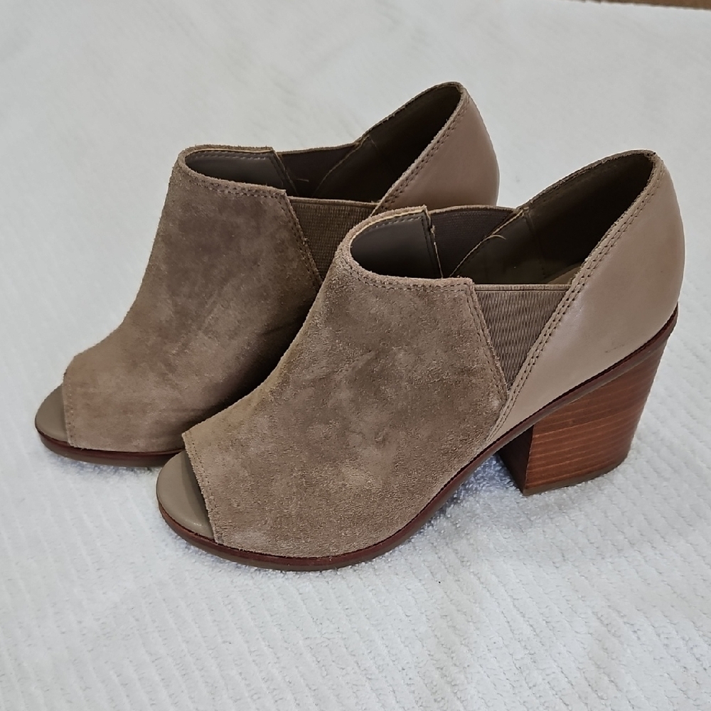 Aldo Elegant Tan Women's Peep-Toe Heels!!